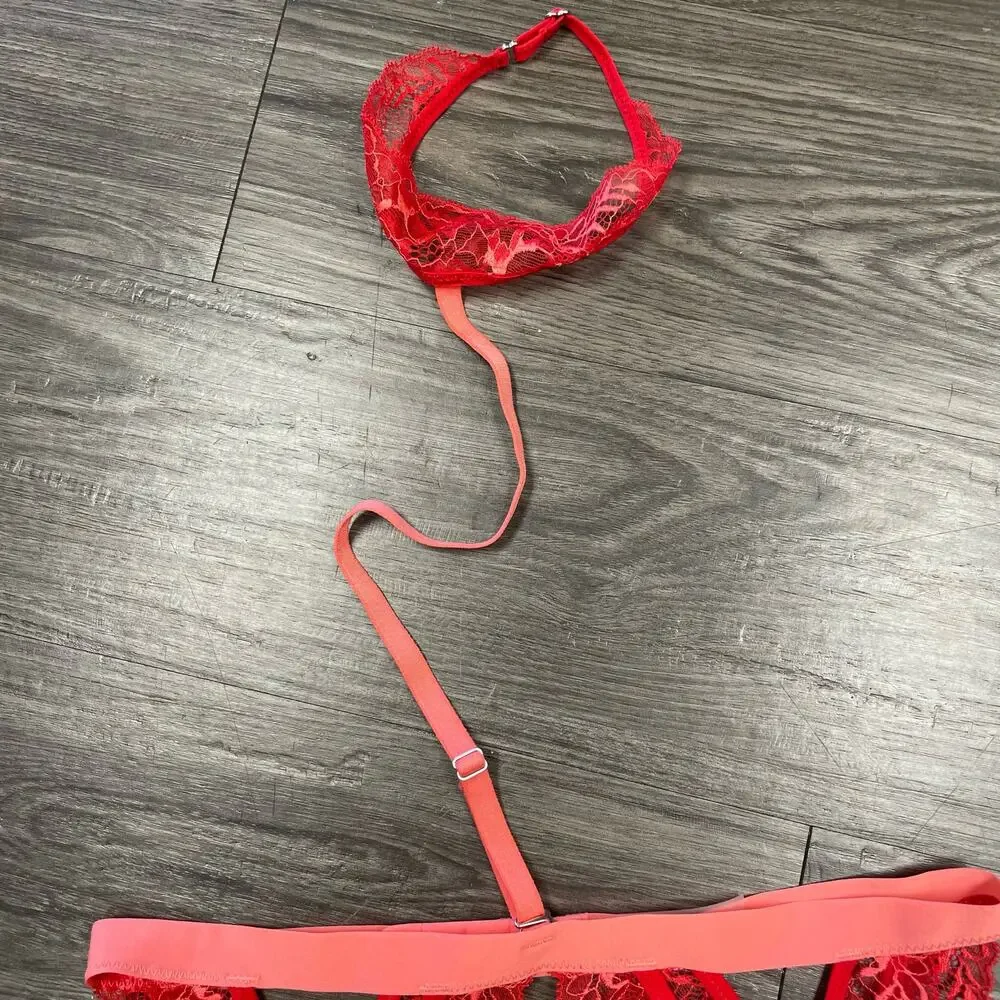 NWT Thistle and Spire Kane Garter Belt Women M Red Lace Strapy Lingerie w Choker - Picture 3 of 9